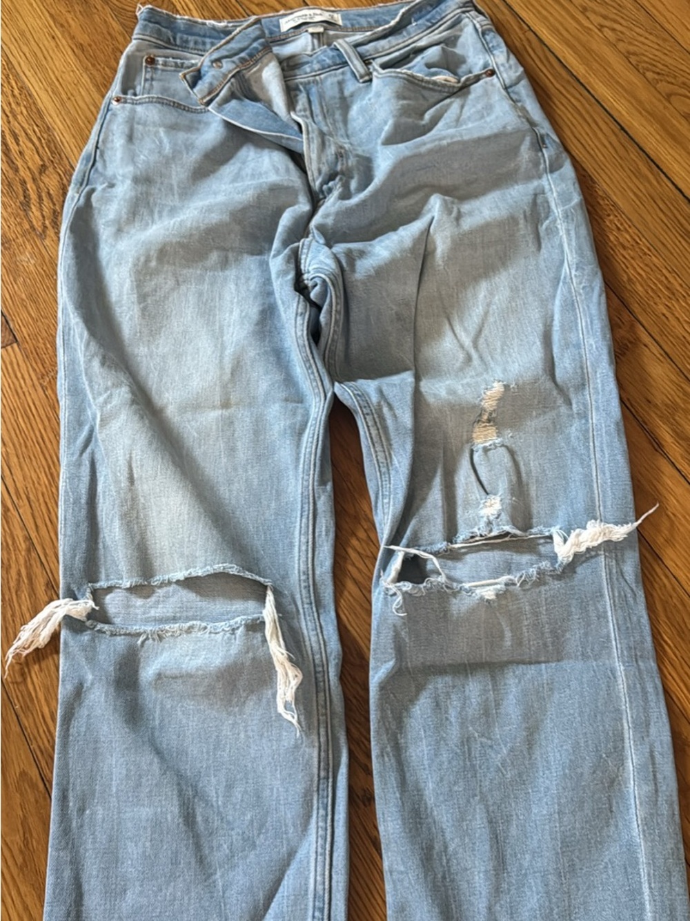Light Blue Distressed Women’s Abercrombie Jeans